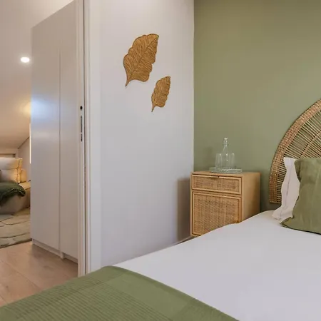 182 Sunset Duplex Apartament