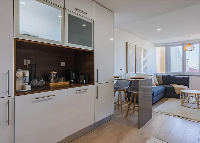 182 Sunset Duplex Apartman